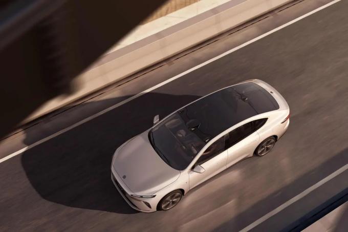 Nio Et7 Dört Kapılı ve Beş Koltuklu Lüks Yeni Enerji Arabası 1